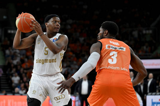 功于年轻队 功于年轻队