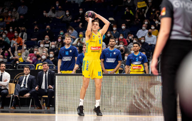 它通过不同 它通过不同